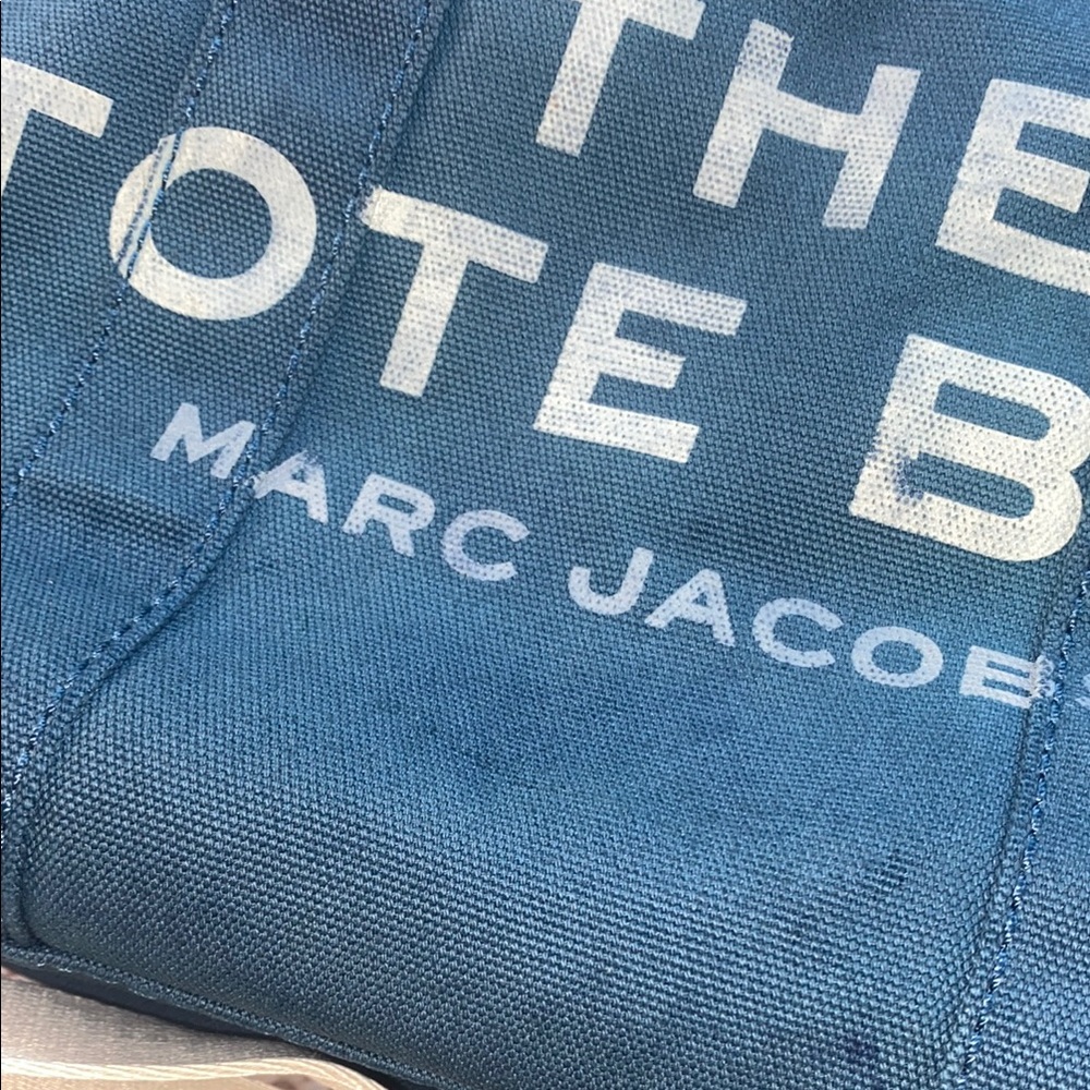 Marc Jacobs Blue and Cream Tote Bag with Elegant Design and cream strap - Picture 8 of 10